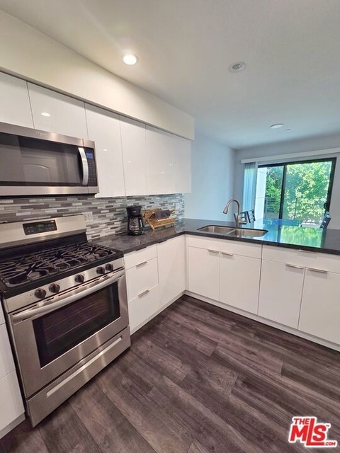 2651 S Hobart Boulevard - Photo 1