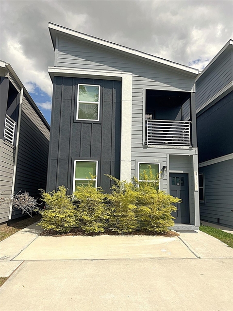 19106 Sears Drive - Photo 1