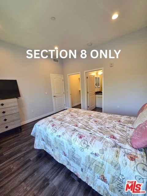 2651 S Hobart Boulevard - Photo 1
