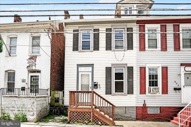 607 Salem Avenue - Photo 1