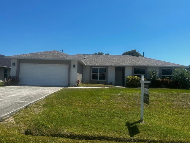3226 Se Pinto Street - Photo 1