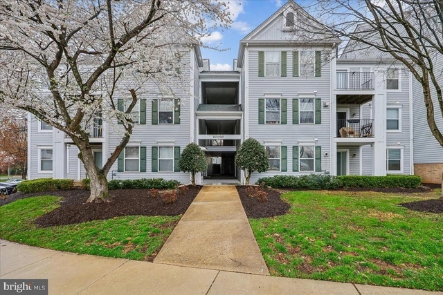 10010 Vanderbilt Circle - Photo 1