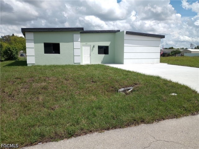 423 Canyon Drive S - Photo 1