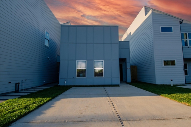 2830 Mansfield Street - Photo 1