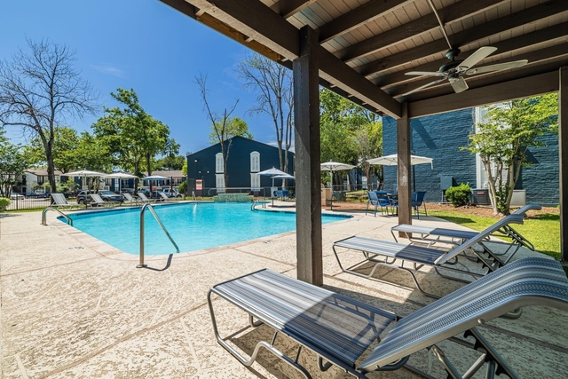 200 Hallow Tree Lane - Photo 1