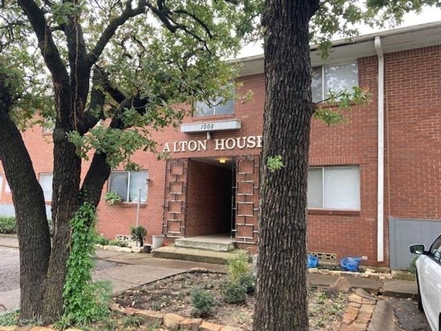 1005 W Hickory Street - Photo 1