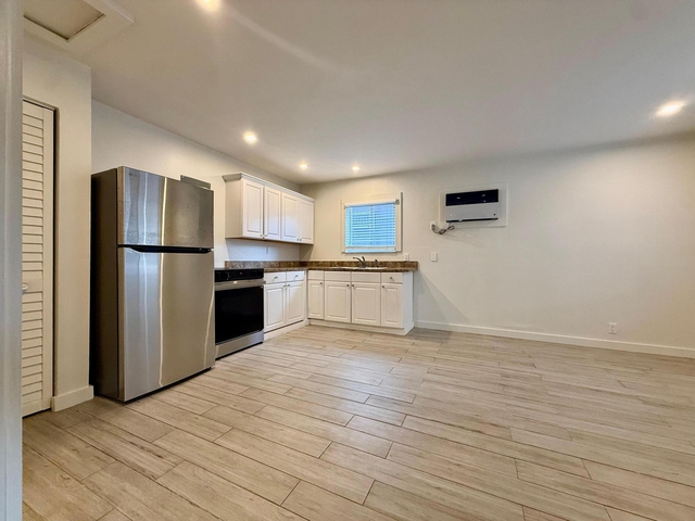 1215 Ne 17th Avenue - Photo 1