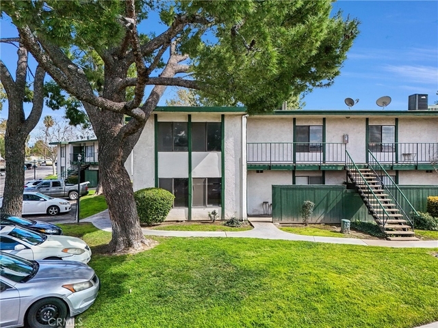 1735 E Washington - Photo 1