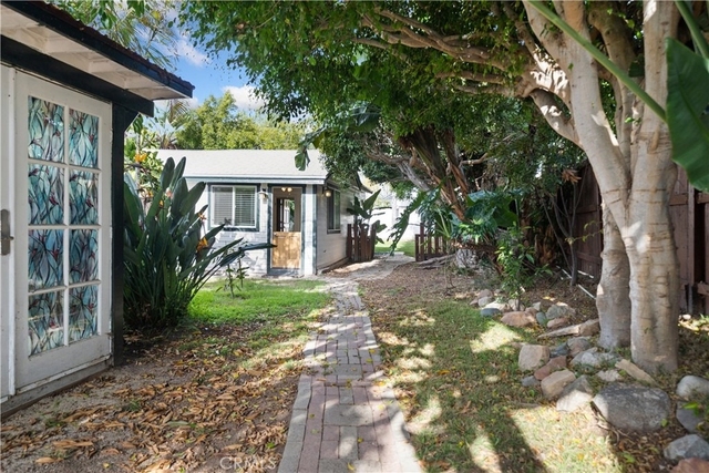426 Brooks - Photo 1