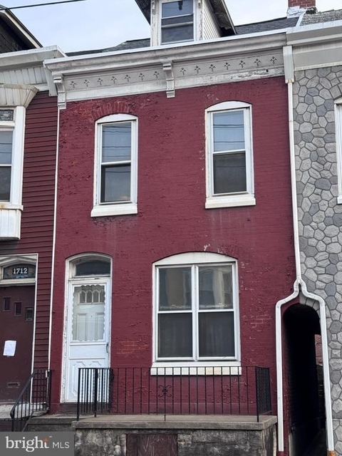 1710 Perkiomen Avenue - Photo 1