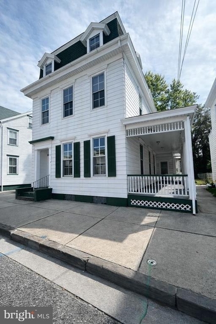 190 7th Street - Photo 1