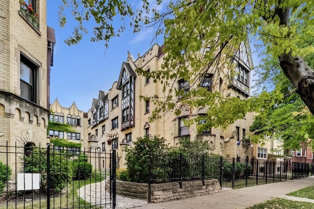 5655 N Spaulding Avenue - Photo 1