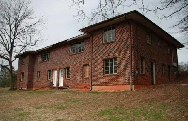 305 W Oak Street - Photo 1