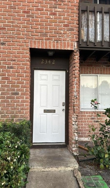2342 Huntington Green Court - Photo 1