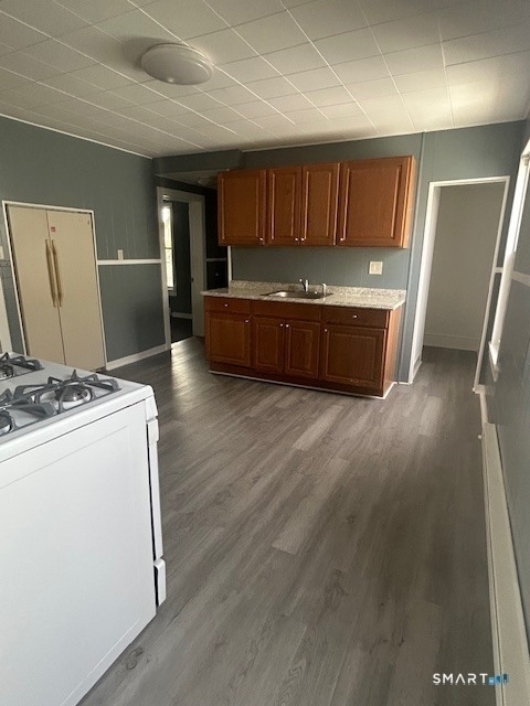 20 Lounsbury Avenue - Photo 1
