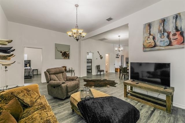 2514 Columbus Avenue - Photo 1