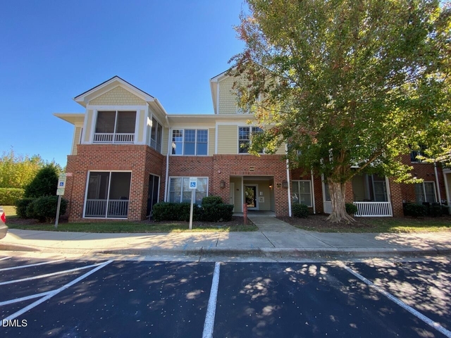 421 Waterford Lake Drive - Photo 1