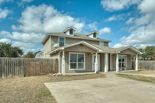 104 Castleberry Ct - Photo 1