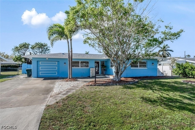 806 Entrada Drive N - Photo 1