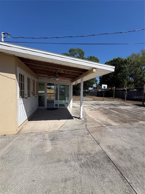 218 Lewis Boulevard Se - Photo 1