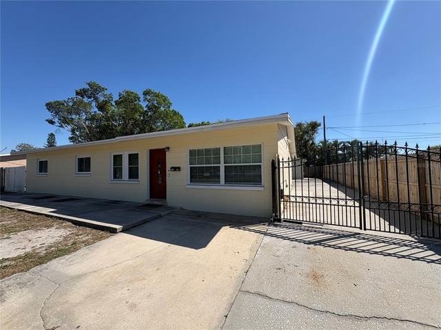 218 Lewis Boulevard Se - Photo 1