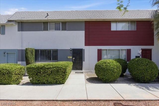210 Greenbriar Townhouse Way - Photo 1