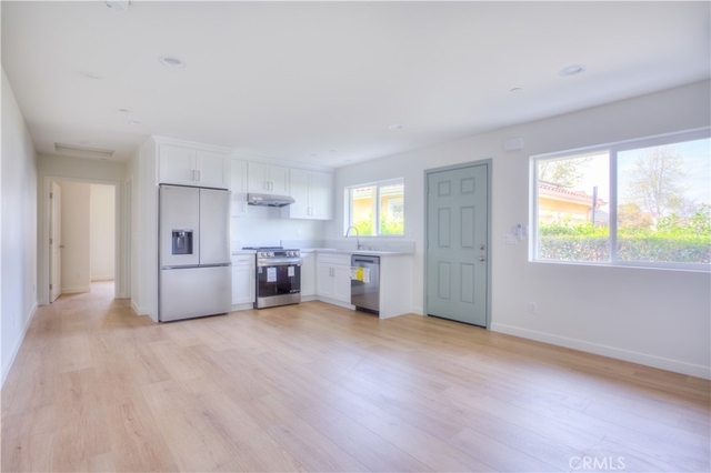 1806 8th St - Photo 1
