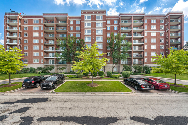 5555 N Cumberland Avenue - Photo 1