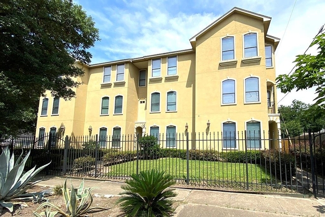 2919 Rosewood Street - Photo 1