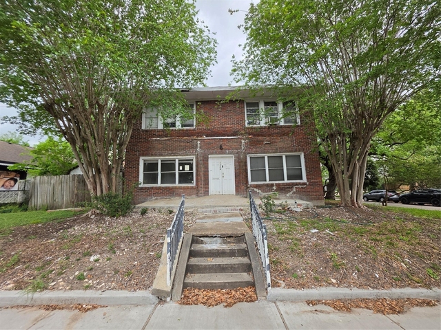 1226 W Gray Street - Photo 1