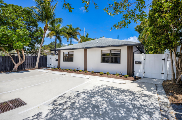1236 Ne 12th Avenue - Photo 1