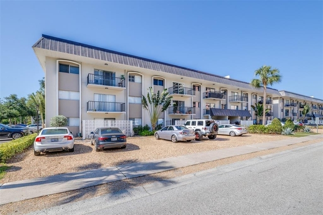 4606 W Gray Street - Photo 1