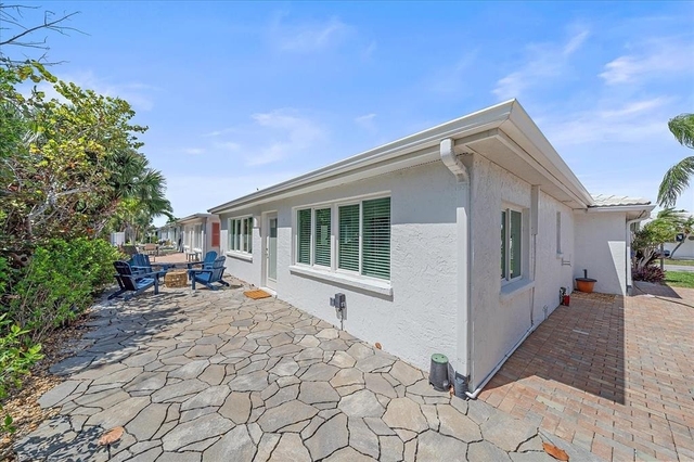 914 Spanish Drive S - Photo 1