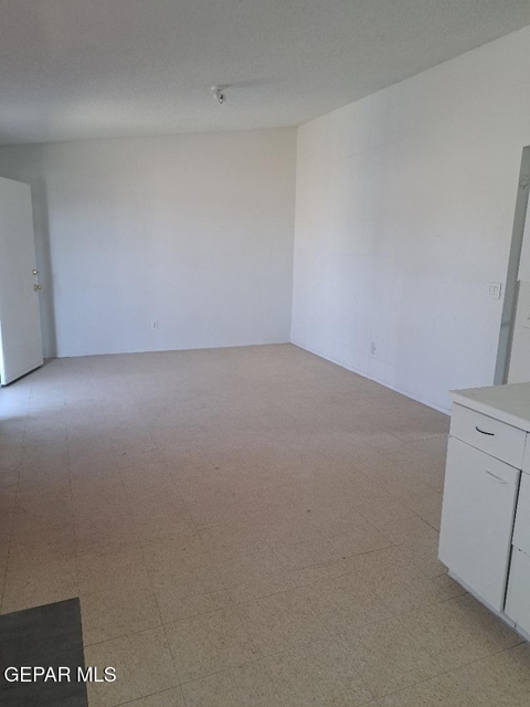 623 Ne Davis Street - Photo 1