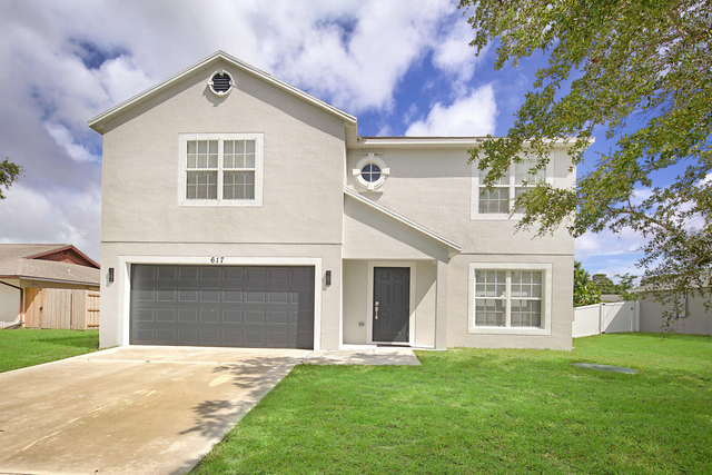 617 Se Karrigan Terrace - Photo 1