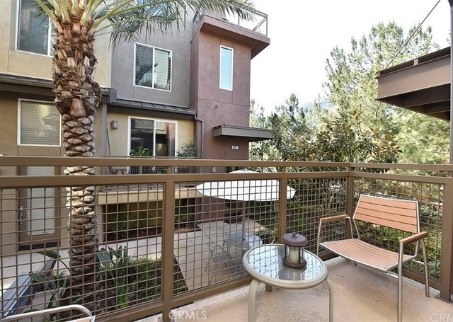 533 Rockefeller - Photo 1