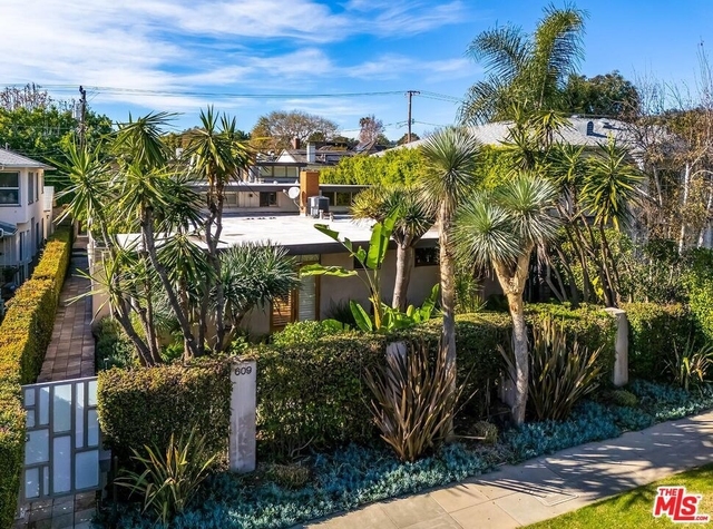 609 N Doheny Drive - Photo 1