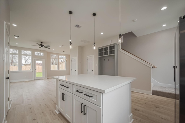 918 Saint Clair Street - Photo 1