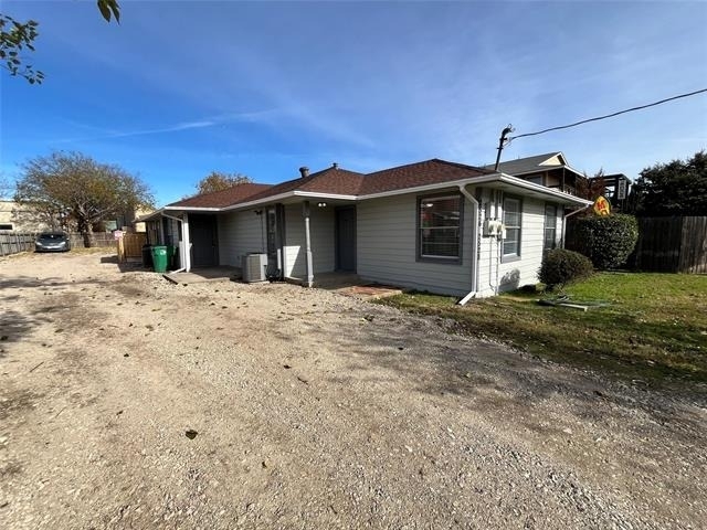 2526 Louise Street - Photo 1