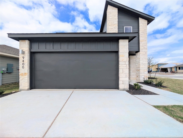 9400 Oxbow Strap Dr - Photo 1