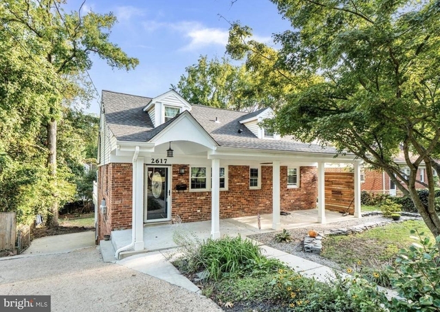 2617 E Maple Street - Photo 1
