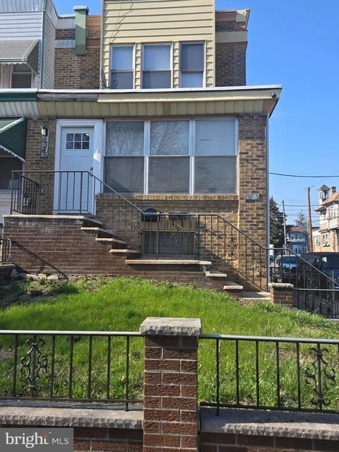 5345 W Berks Street - Photo 1