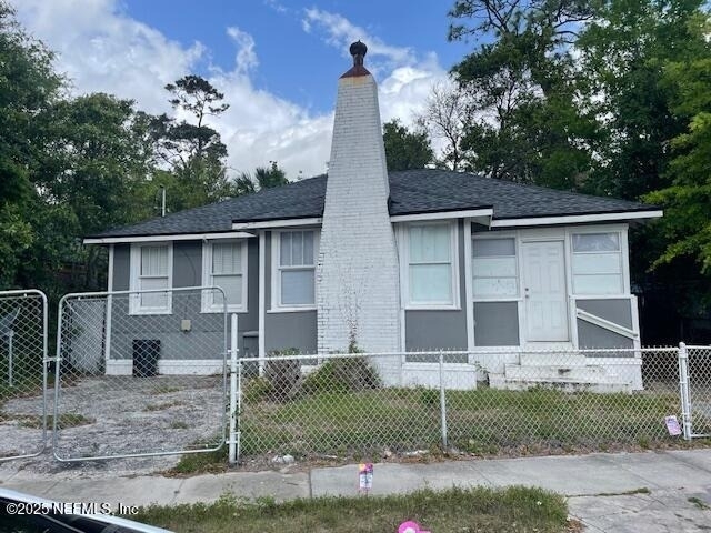 319 49th Street W - Photo 1