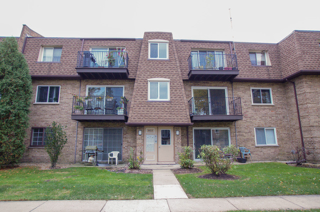 9422 Bay Colony Drive - Photo 1