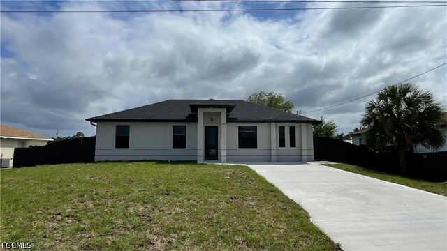 528 Raintree Street E - Photo 1