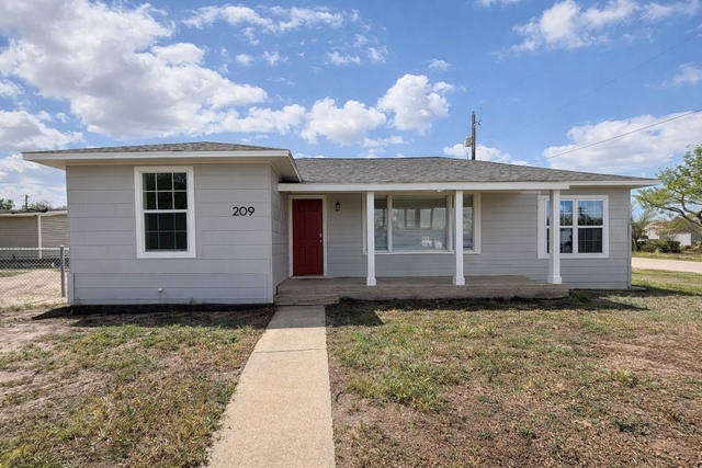 209 W Alfred - Photo 1
