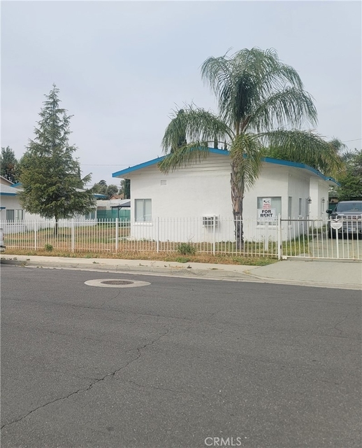 545 N 2nd Street - Photo 1