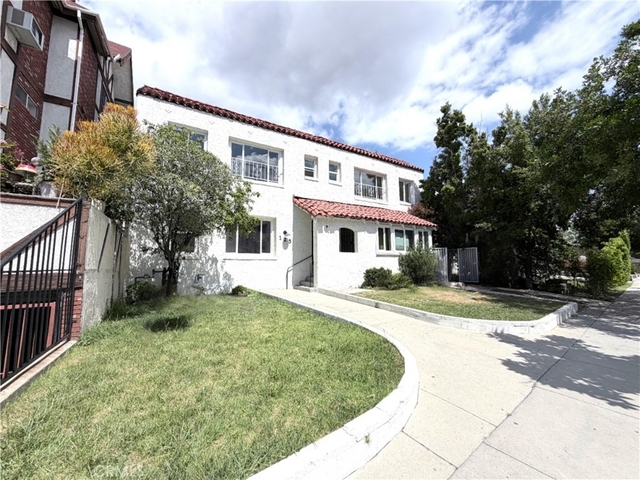 125 W Chestnut Street - Photo 1