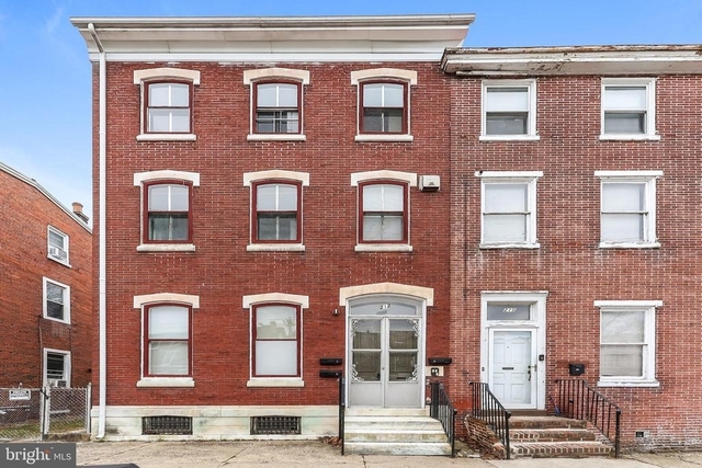 212 E Broad Street - Photo 1