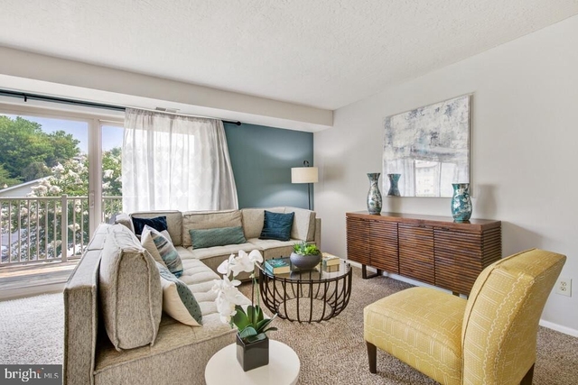 102 Idlewild Drive - Photo 1